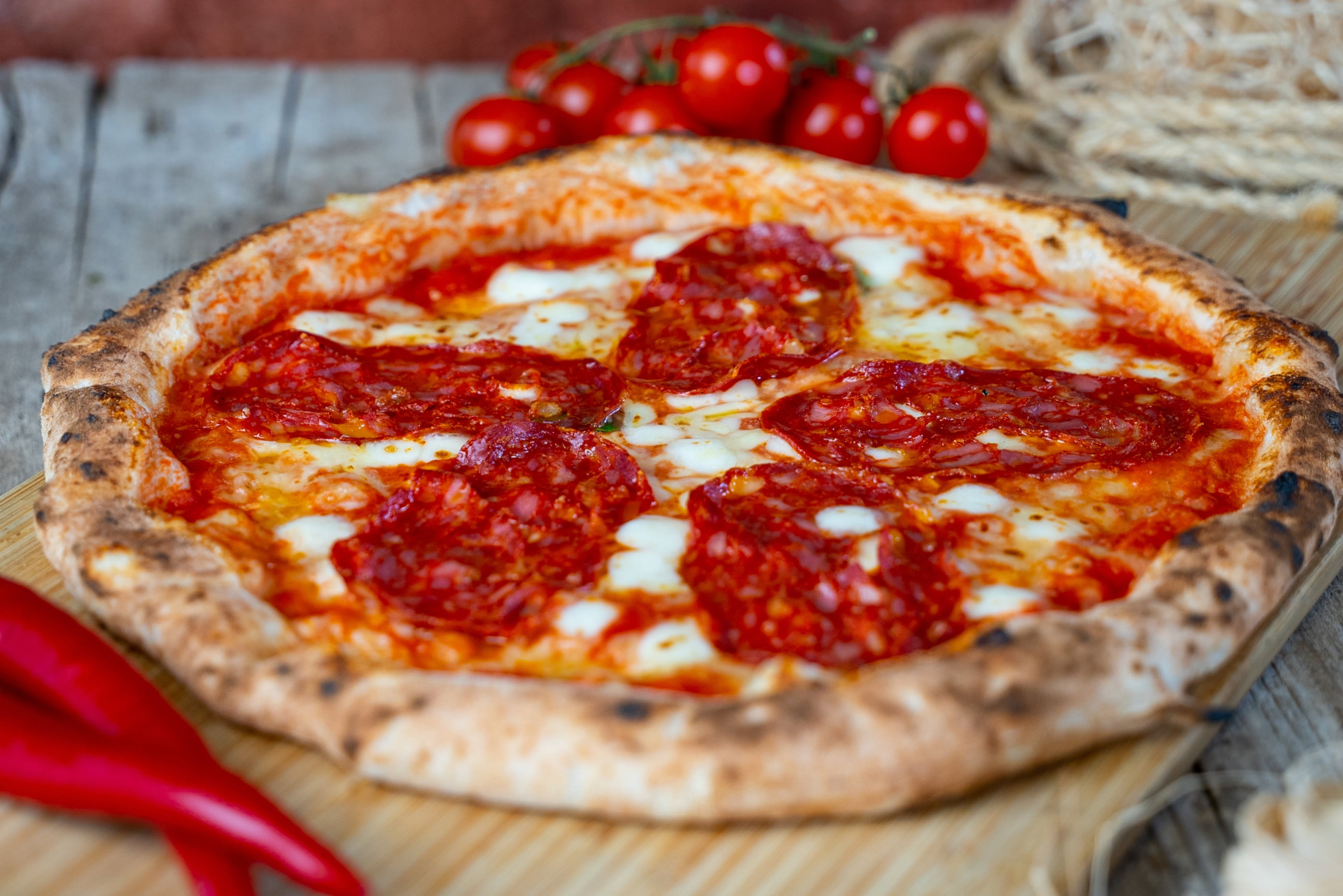 Diavola pizza csípős olasz szalámival